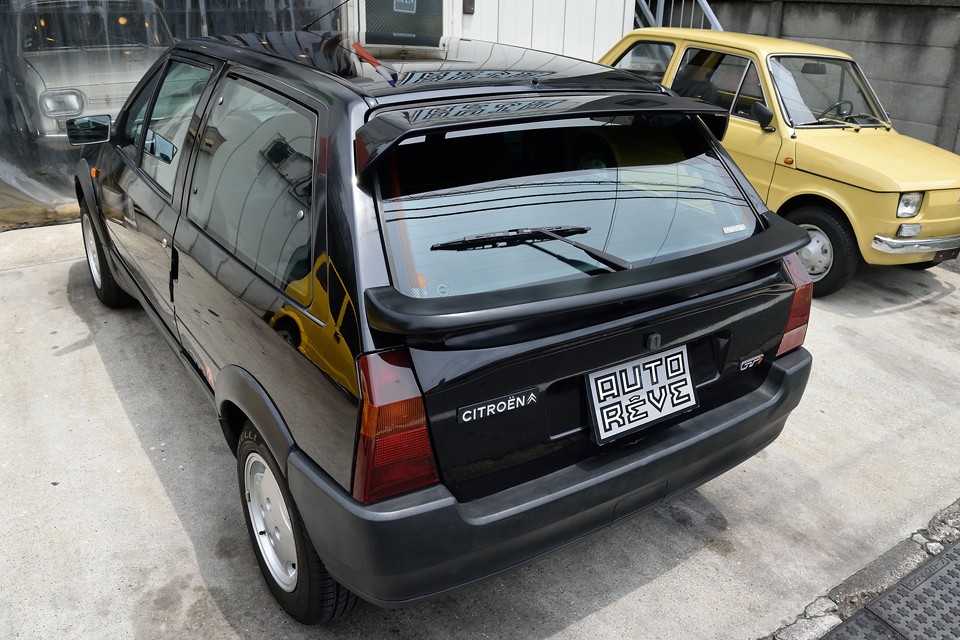 リア周りも画像に映らない程度の小キズは結構ありますが、この状態ですので、ご納得いただけるかと・・・。