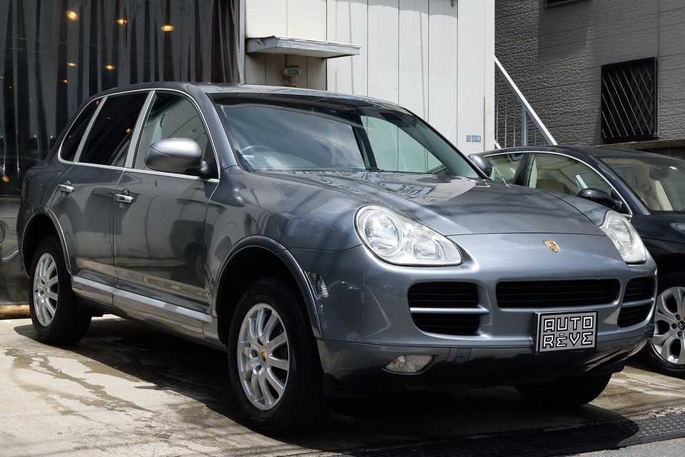 2004（平成16）年式 ポルシェ・カイエン V6 3.2L、右ハンドル、6MT、フルタイム4WD！レクリエーション＋ラグジュアリー＋スポーツの三位一体攻撃？！そのどれもが、ポルシェならではの高次元で、満足度120％！