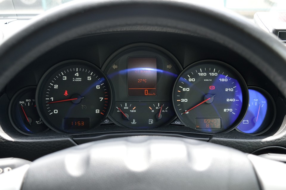 実走行6.9万km！ビッグサイズSUVは、その性格から欧州では20～30万kmくらいの走行は当たり前！それを前提に造られた強靭なボディですから、6.9万kmなんて、まだまだこれから！