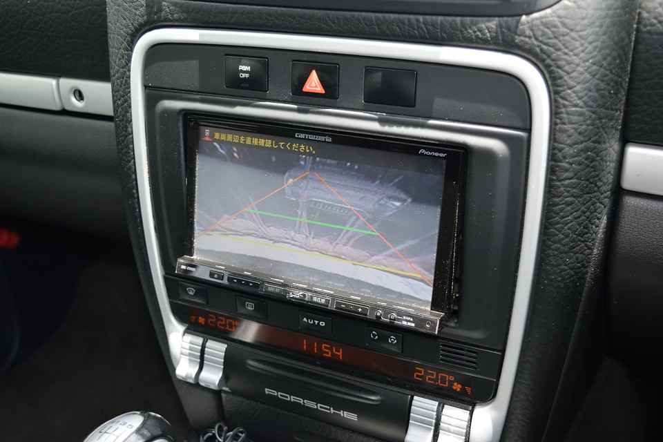 バックモニターにはこんな感じでハッキリと映りますので、壁際にピッタリ！なんてのも簡単！