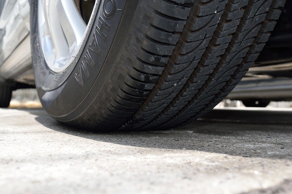 タイヤ残溝はご覧の通りタップリ！8分～9分山というところでしょうか。当分交換の必要はありません！