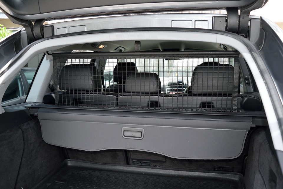 ご覧のガードネットも装備ですので、大きな荷物やペットを乗せたときも安心ですね。