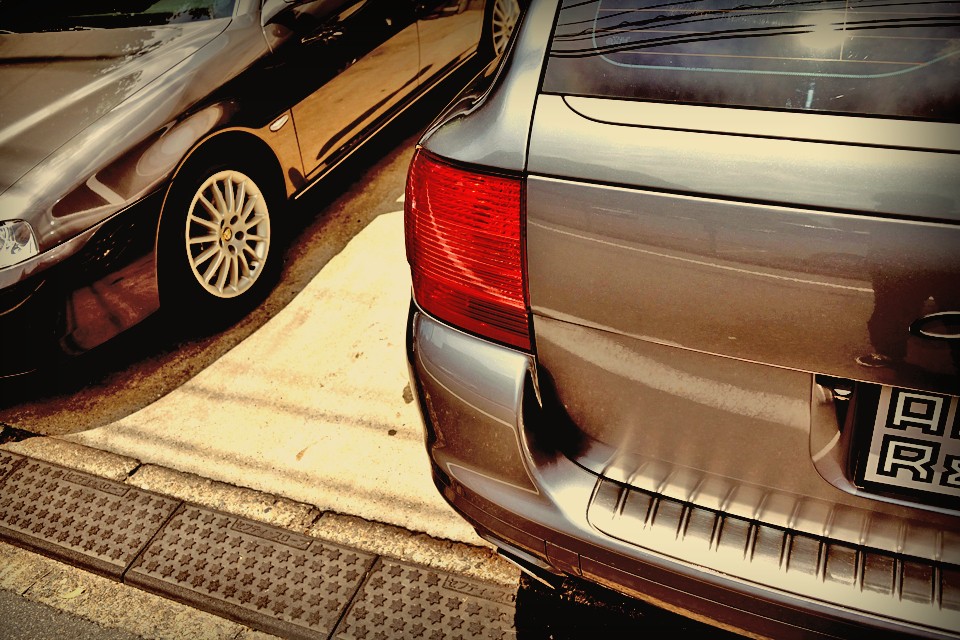 この金庫のように頑丈なボディに身を委ね、地の底から湧き出るトルクを直接この手でシフトし、クリームの様に滑らかなクラッチを繋ぎ・・・。