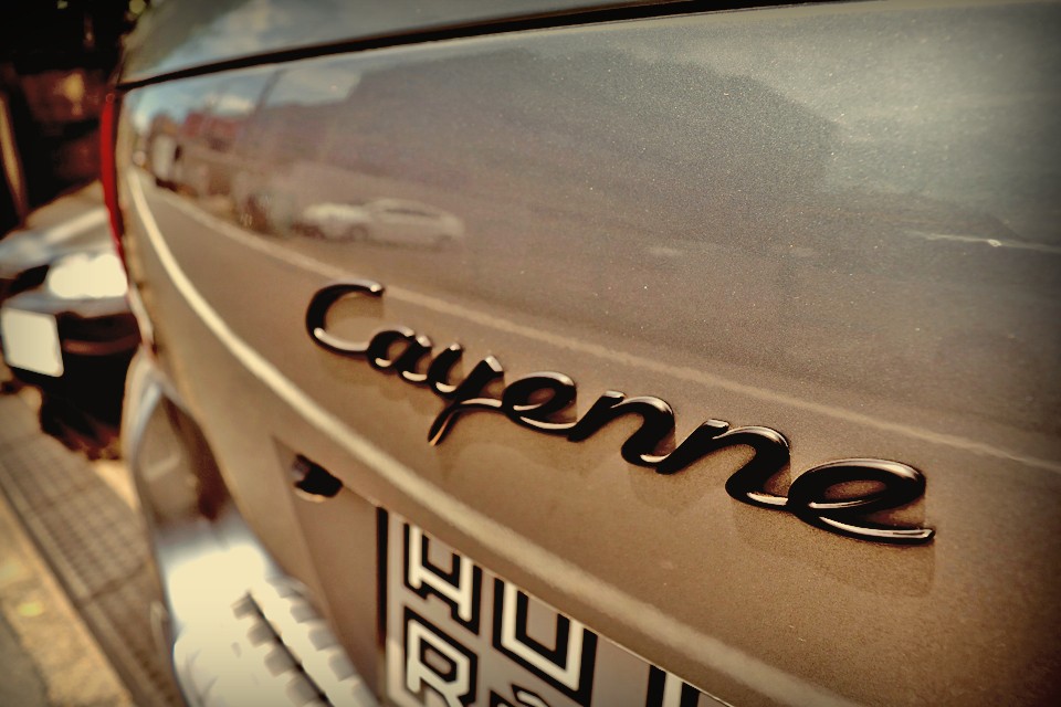 ビルの基礎の様に強固な4輪で地を駆り、目線と寸分の狂いも無いステアリングを切ったとき、やっと理解できたのです。