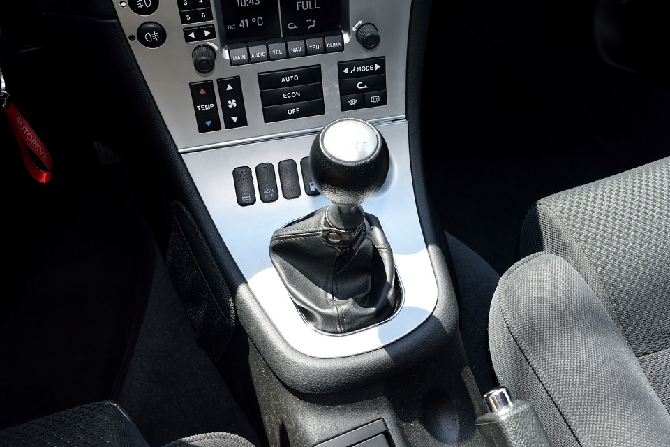 ビッグトルクディーゼルのセダンをMTで乗る！・・・ガソリン車が馬だとすれば、それはまるで象のような力強さ！しかもかなり俊足の象ね。