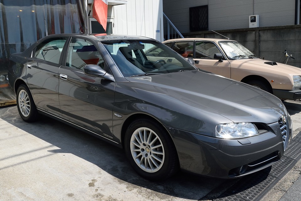 ラテン系ビッグツアラーと呼べるモデルはいくつかありますが、その中でもこの166 JTD 6MTは、まんま現地仕様の大本命ではないかとっ！