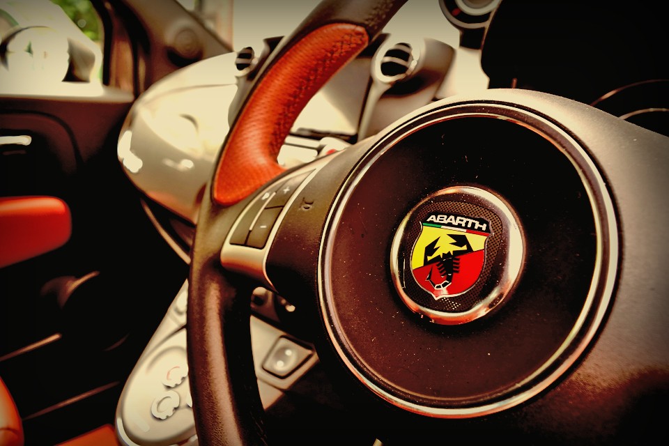 強靭なボディ剛性のせいでしょうか、コーナーリングGの中でも、『まだまだ全然いけるけど・・・』的な無限とも思える懐の深さ・・・。