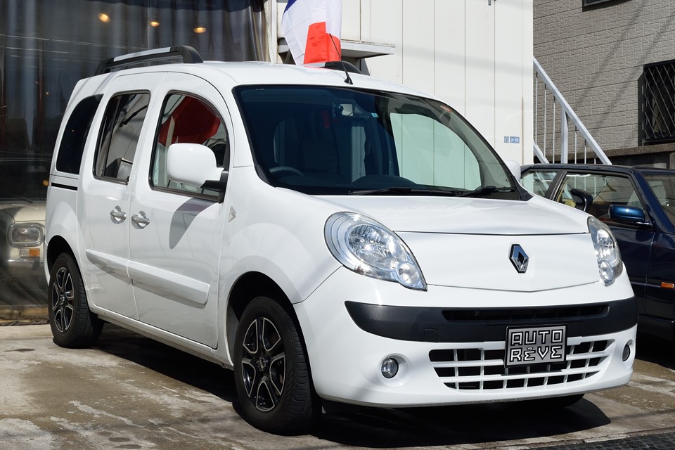 2011（平成23）年式 ルノー カングー 1.6 AT！通称「デカングー」の初期型イケメン顔モデル！ワンオーナー、禁煙車、純正オプション＆社外パーツ多数装備で走行3.2万kmのチョ～優良物件！白デカングーをお探しの方！これは必見ですぅ～！