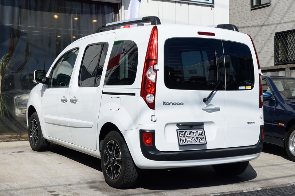 走行少ないので、ご覧の通り外装の状態も良いです。白いところが白い、黒いところがちゃんと黒い！当たり前ですが、こういう状態を維持するのは愛情の賜物かと・・・。