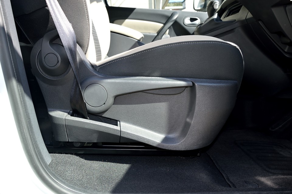 これだけ座面が上がりますので、身長150cm台の方でも問題ありません！