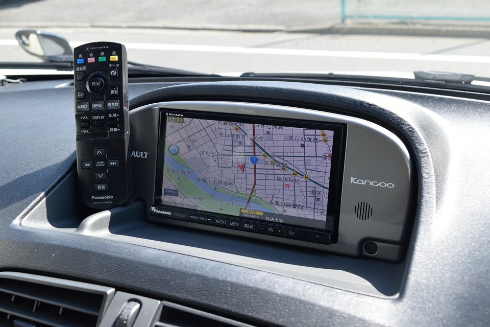 そして、充実装備のひとつ、ディーラーオプションの純正HDDナビ（Panasonic製CN-H500D）を装備！な、なんと、当時の価格は367,500円！でもやっぱり純正ですね、取付パネルなんかもバッチリです！