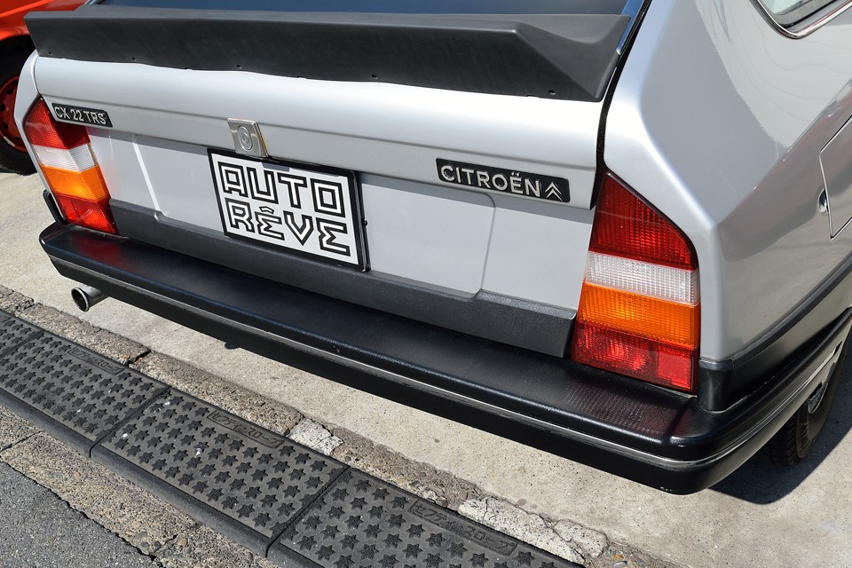 リアバンパーももちろんパリッ！塗装したバンパーはもちろんですが、リアレンズの赤、オレンジも映えますね。