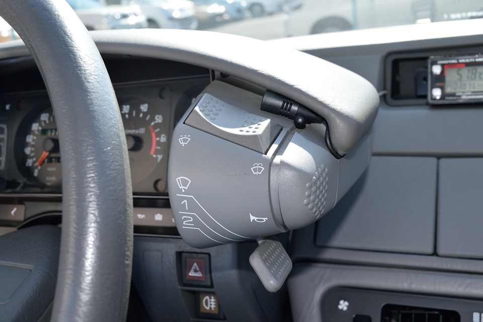 メーター周りのデザインの一部にもなっているんですから、一般的なレバー式のものより、確実に優秀！と言えるのではないかと・・・。