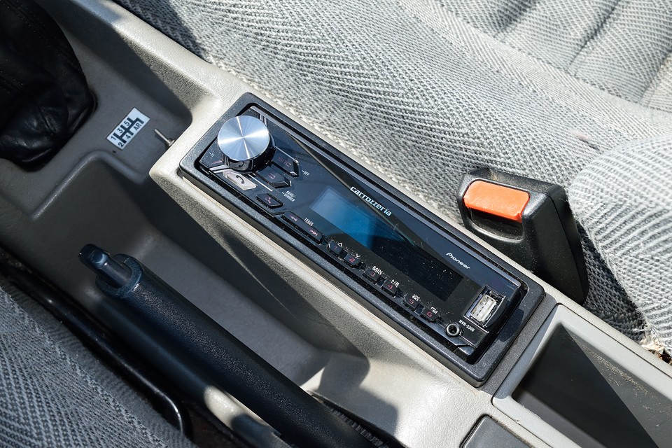 オーディオはカロッツェリアMVH-5300を装備。USB入力、Bluetoothを搭載しているので、スマホとの連携も、とっても便利！