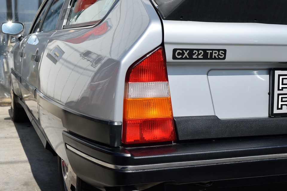 リアレンズも全くもって問題無し！割れ、色褪せもありません！バンパーモールもキレイなのがお判りいただけるかと・・・。