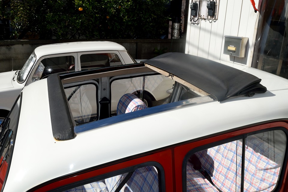 外から見るとこんな感じ・・・ちゃんと幌が折り重なるように畳まれます。