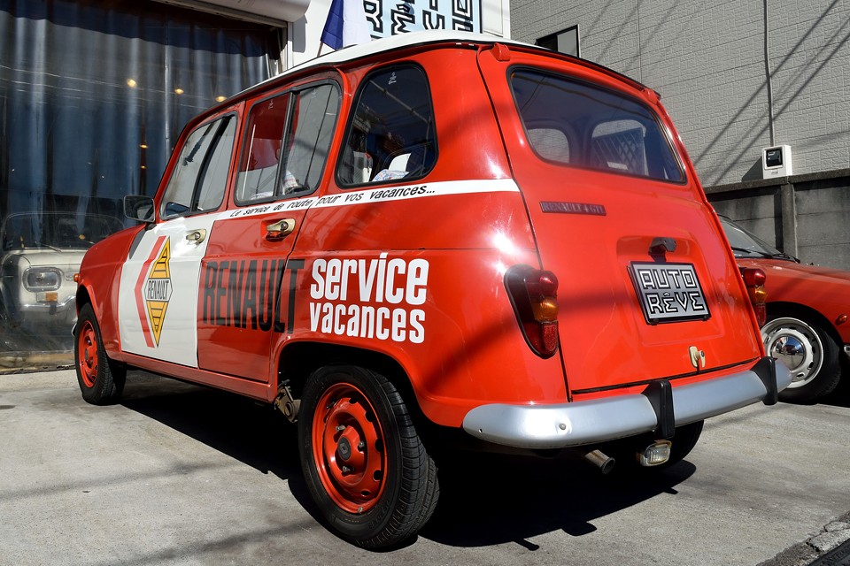 そしてもちろんエンジンオイル、オイルエレメント、ブレーキフルード交換。また、既に実施した項目として、左右ヘッドライト劣化していたので⇒左右ヘッドライト交換、ライトスイッチ摩耗により接触が良くなかったので⇒ライトスイッチレバーASSY交換、フューエルホースの一部にヒビが見られたので⇒フューエルホース一部交換、目視で見える範囲でのサビ、腐食の補修（継続して作業中）、そして旧車に良くある接触不良やアース不良の点検～補修も実施済！これでご安心いただけたかと・・・。