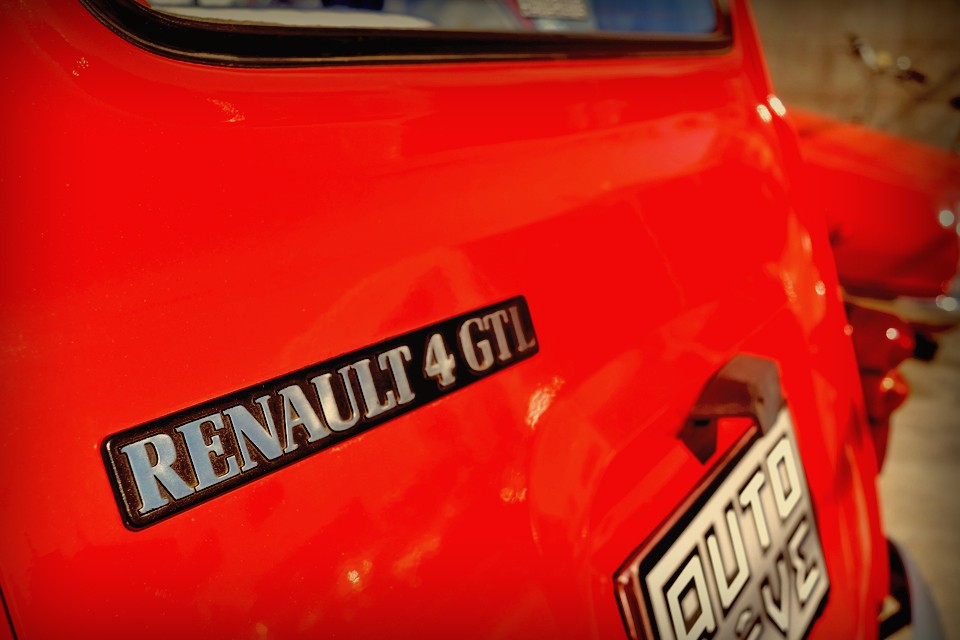 それは何もクルマに限ったことではなく、例えば、普段なら絶対選ばない洋服をあえて着てみたりとか、高そうで敬遠していたレストランの予約をしてみたりとか、そんな些細な事でも、出来無い言い訳ばかりを考えて、今までやらなかったことをやってみると・・・。