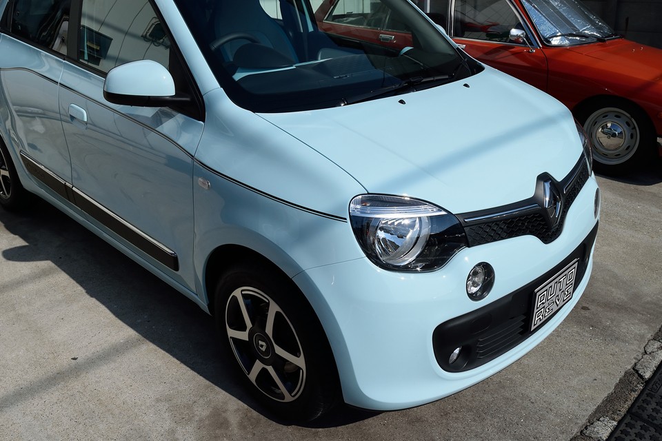 平成28年式で、走行わずか7,000kmの個体ですので、劣化とは無縁！一番人気のボディカラー「ブルー ドラジェ」も色褪せはもちろん無く、ツヤッとした美しい状態！