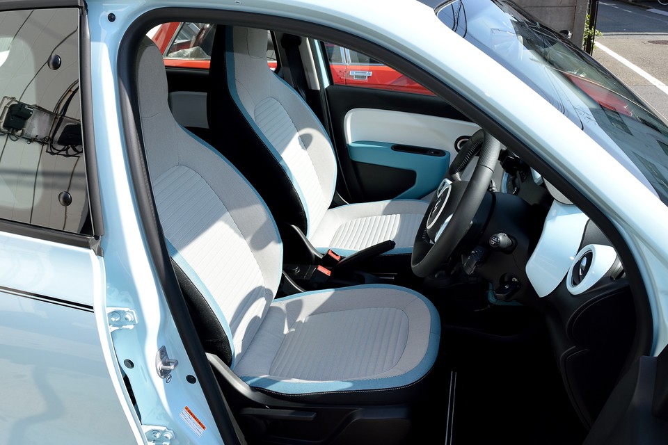 フエゴのシートを彷彿とさせるヘッドレスト一体式の『一旦もめんシート！』・・・フエゴって何？という方、知らなくても人生、何も困りませんので忘れてください（笑）