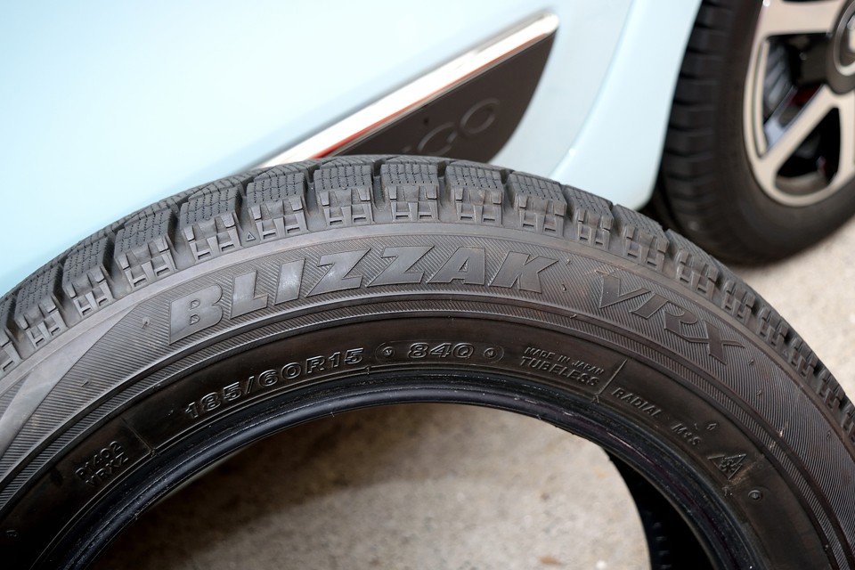 しかもスタッドレスタイヤでは最強？！と噂のブリジストンのBLIZZAK！