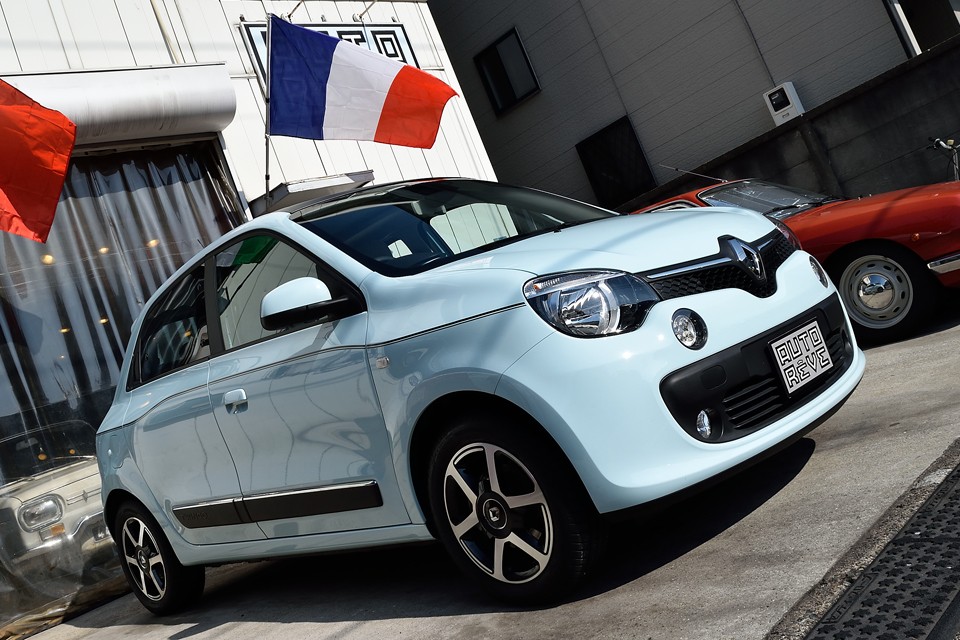 キレイにになった同級生！思い切って声を掛けても良いのでは？トゥインゴ、いかが？