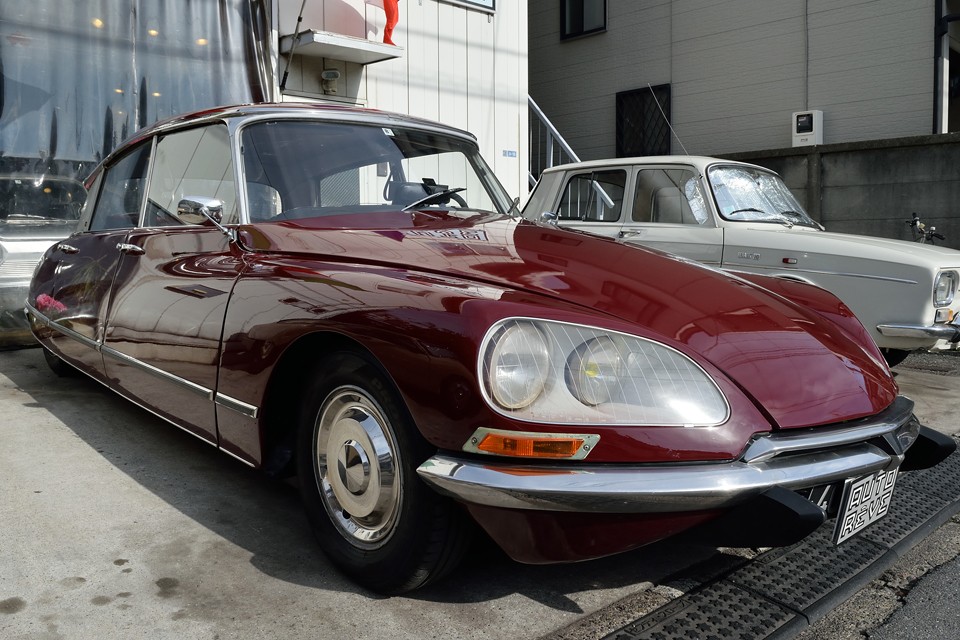 70年式なので、50年弱経過しようとしている個体ですから、もちろんヤレはあります。だけどこうやってキレイにしてあげると、そんなヤレさえ自然な魅力になるのではないかと思います。