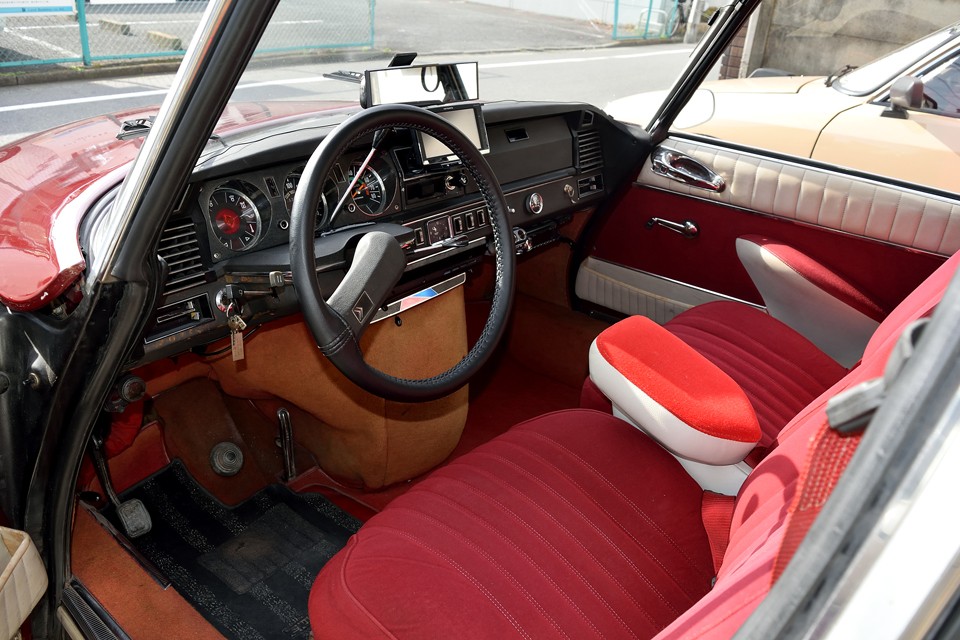 赤白のインテリアは乗り込む前から、少し高揚する感じがありますね。ってっことは既にDSからエネルギーをもらっているのです！