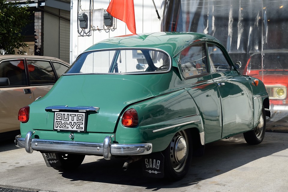 サーブと言うと『もともと航空機メーカーだから云々・・・』という前書きが付くことが多いですが、そんな先入観はむしろ無用！航空機だろうがクルマだろうが、見て美しいと感じるかどうか！・・・ですよね。
