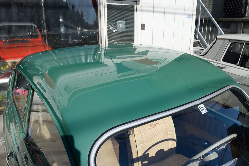 コンクールデレガンス向きの状態では無いかもしれませんが、ご自身でお乗りになって楽しむには十分ではないかと。