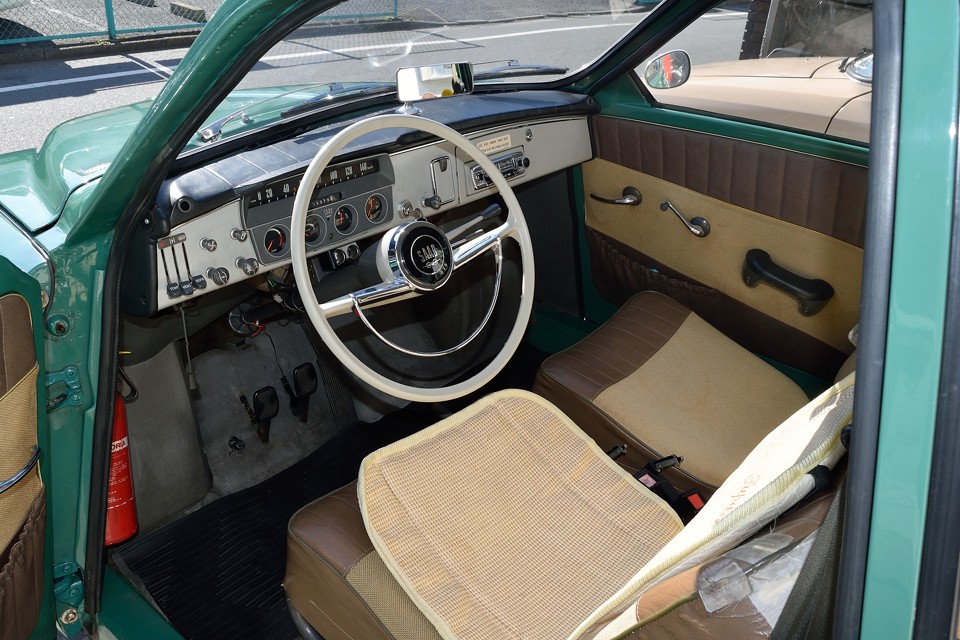 クゥ～、ホーンリングですよ、茶色にベージュですよ、既に合格！←何の試験だっちゅ～の！