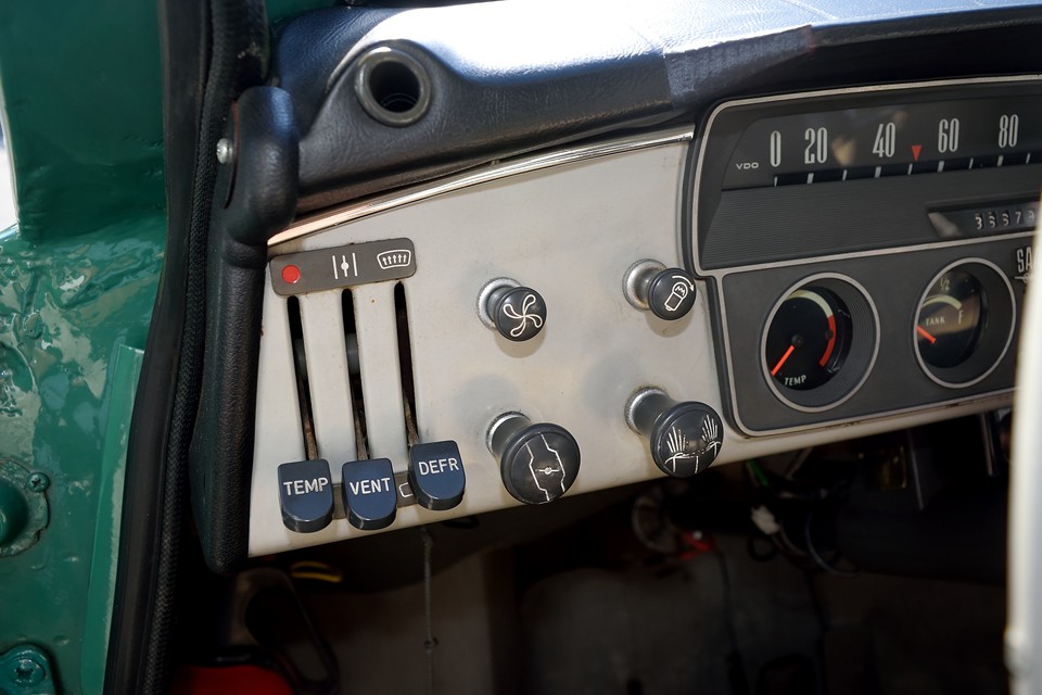 前述の通り、手袋をしていても操作しやすい少し大きめのノブ。そのおかげで、ノブにアイコンが表示出来て、尚更スッキリ！こういう「間」のあるデザイン・・・良いですねぇ。