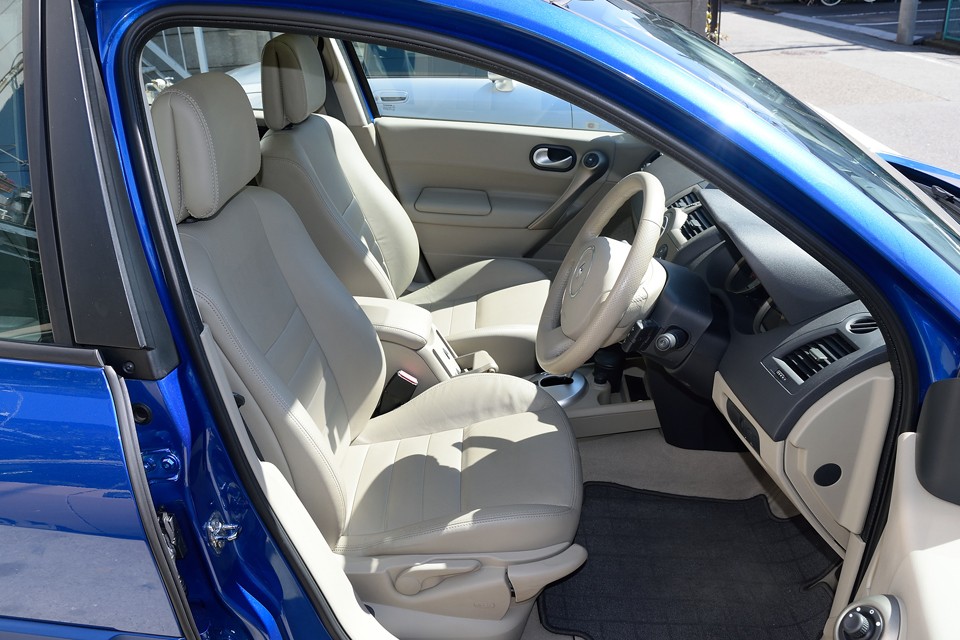 走行少ないおかげで、レザーの状態もご覧の通り！目立つ擦れやキズも無く、とっても清潔な印象です。