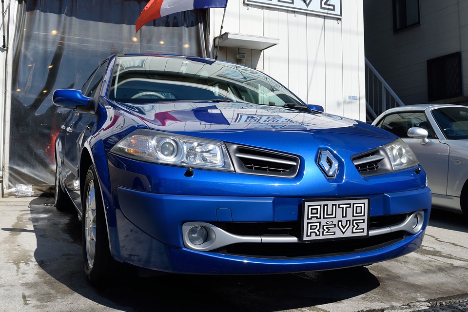 でもこれを実現するには、大きな組織であるメーカーの誰をも納得させる、デザイナーの過去たる信念が不可欠だったはず・・・それに・・・。