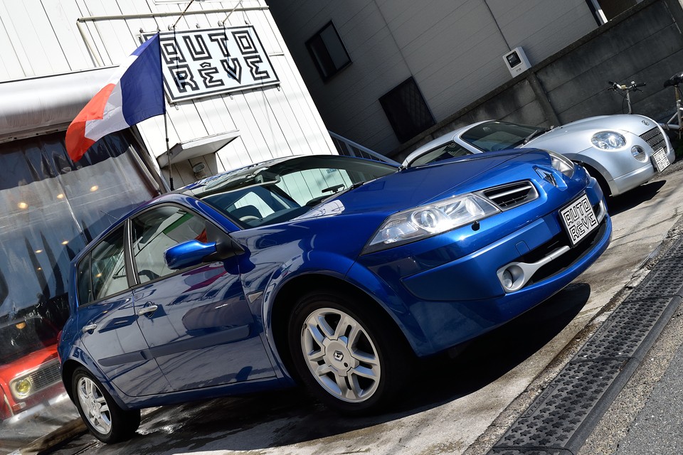 0時を過ぎてもカボチャにはなりませんのでご安心を・・・現代の馬車！ルノーメガーヌ2.0プレミアムグラスルーフ！いかがですか？