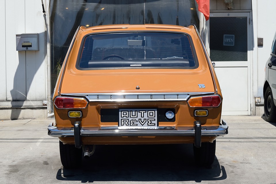 FF5ドアハッチバックというスタイルを確立したと言っても過言ではないルノー16！そのパッケージの素晴らしさが認められ、1966年の「カー・オブ・ザ・イヤー」を受賞したのも納得なのです！