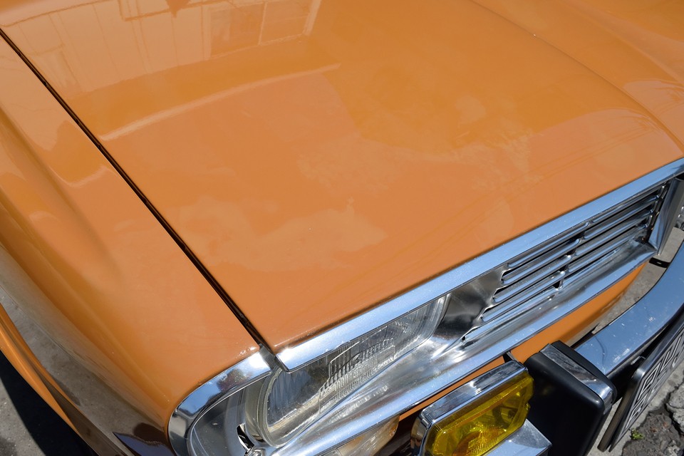 遠目にはそれほど気にならないのですが、近くで見てみるとハッキリと変色が見てとれます。