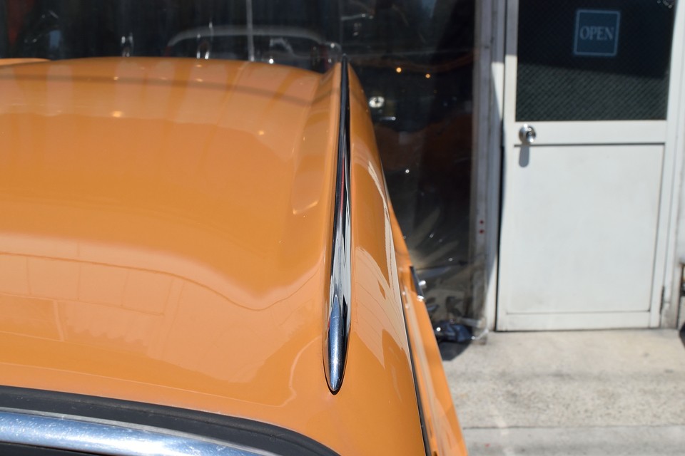 それから、かなり目を引くのが、このルーフ両端の形状！整流のためなのか、雨どい効果を狙ってなのか・・・。