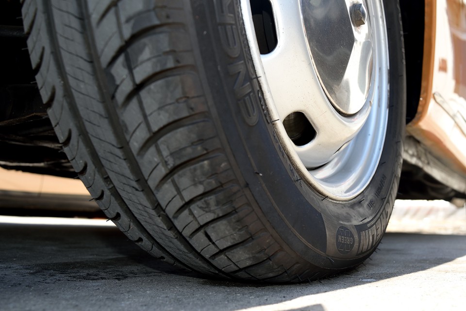 タイヤは現在ご覧の通り残溝もタップリ！8分山というところでしょうか、ヒビ等もありませんので、当分交換の必要はなさそうです。