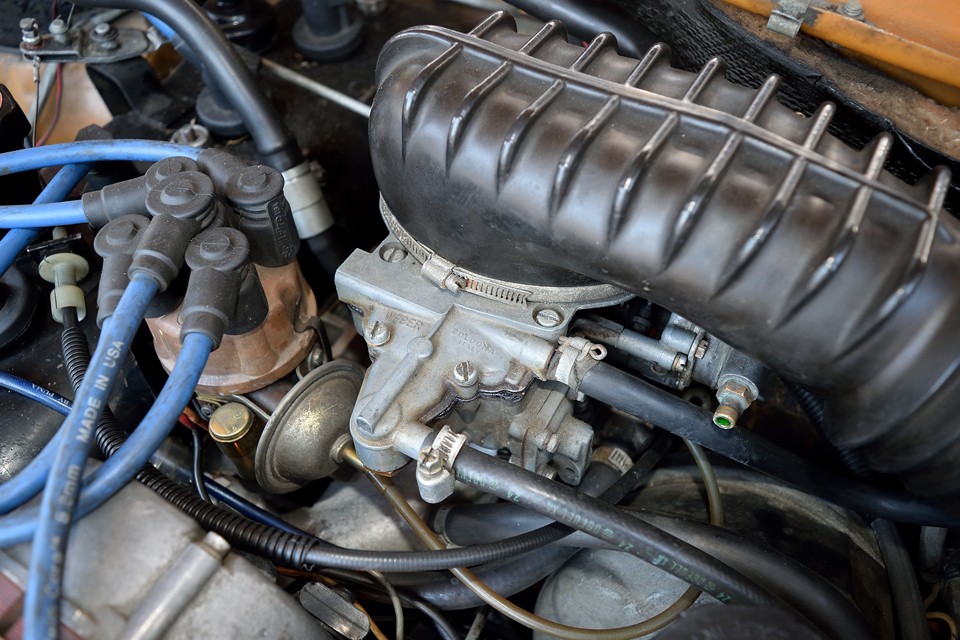 直列4気筒OHV、1565 cc、最大出力84PS (62 kW)／ 5750 rpm、最大トルク12 kgm（118Nm）／3500 rpmを発生！数値以上に力を感じさせるルノー伝統のトルク型エンジンは、現代でも十分通用する走行性能なのです！