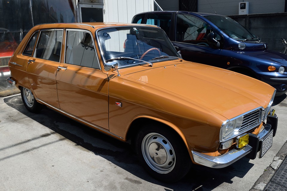 こうして改めて見てみると、決して流麗なデザインとは言い難いのですが、何故か違和感は無く、むしろ、走り出せば、そのボディスタイルだからこその安心感に包まれるのです。