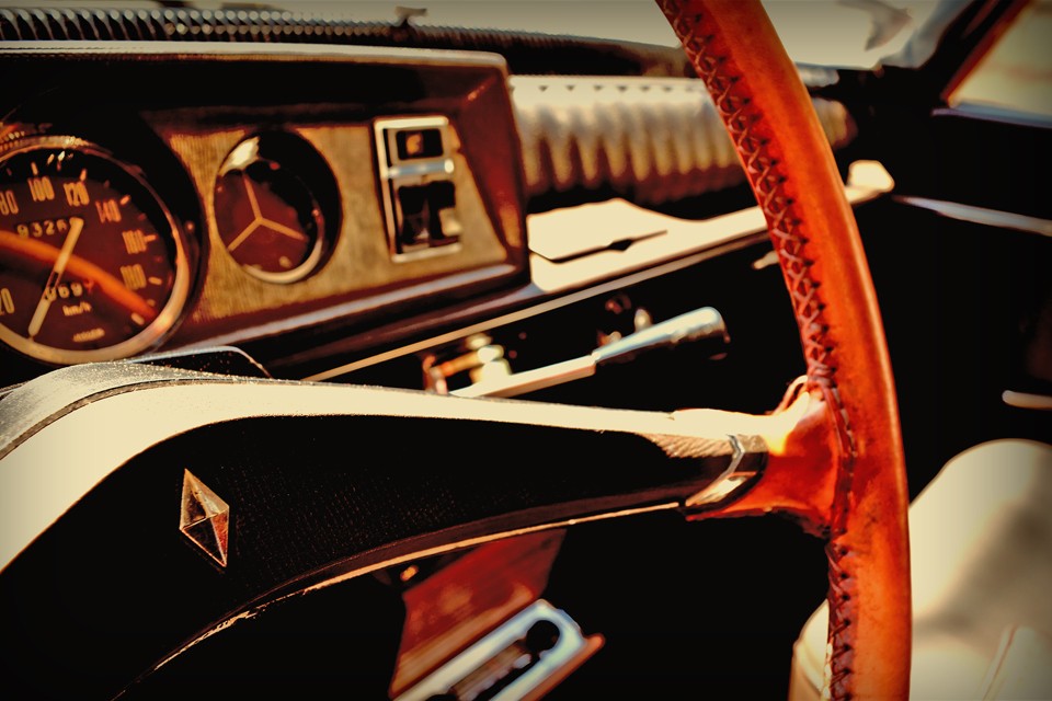 「貧粗・不足のなかに心の充足をみいだそうとする意識」を「わび」、「閑寂さのなかに、奥深いものや豊かなものがおのずと感じられる美しさ」を「さび」と言いますが・・・。