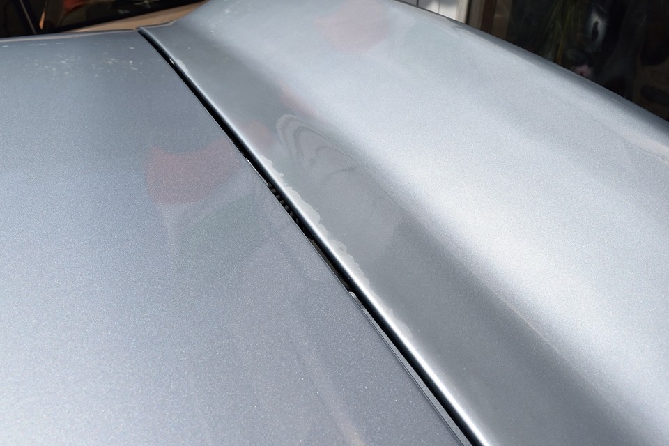 このスポイラー、ノーマルに比べてかなり大きなもので、空力にも、リアスタイルやサイドフォルムのバランスの良さにも大きく貢献しているのではないかと！数の少ないオプション品のため、手作り感や一部塗装ハゲがありますが、希少な一品に変わりはないのです！