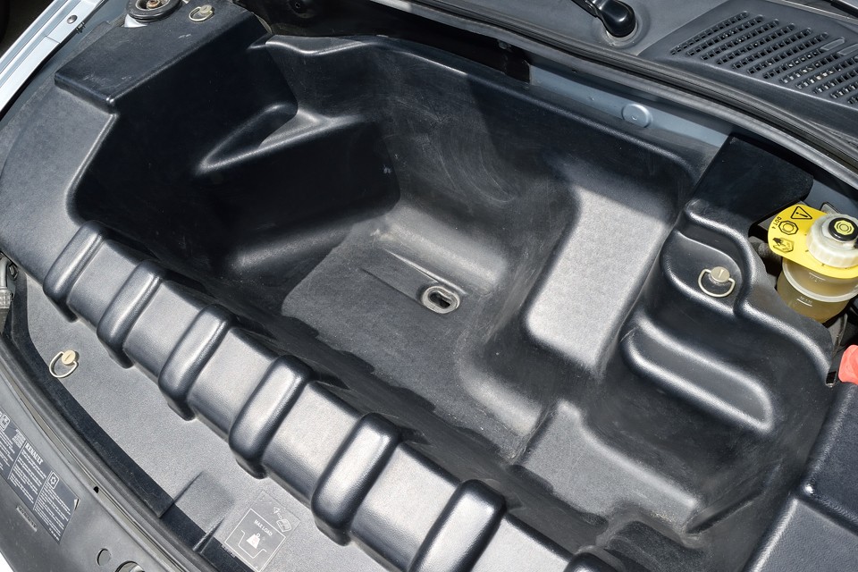 ちょっとした手荷物なら積めますが、ほぼミニマムと言っていいでしょうね。