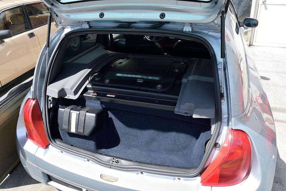 まずは一番上のカバーを外して・・・。