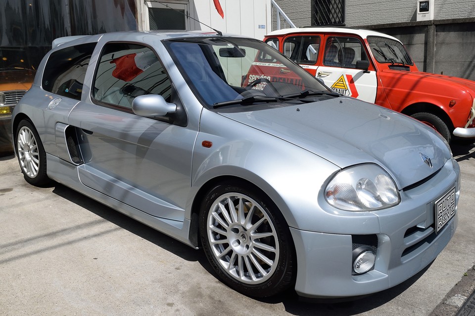 こうして改めてみると、やっぱスゴイ造形ですねぇ～、デザイナーさんが描いたスタイル以上に過激になってる気がします。これひょっとして現場の判断でヤッっちゃったヤツ？（笑）