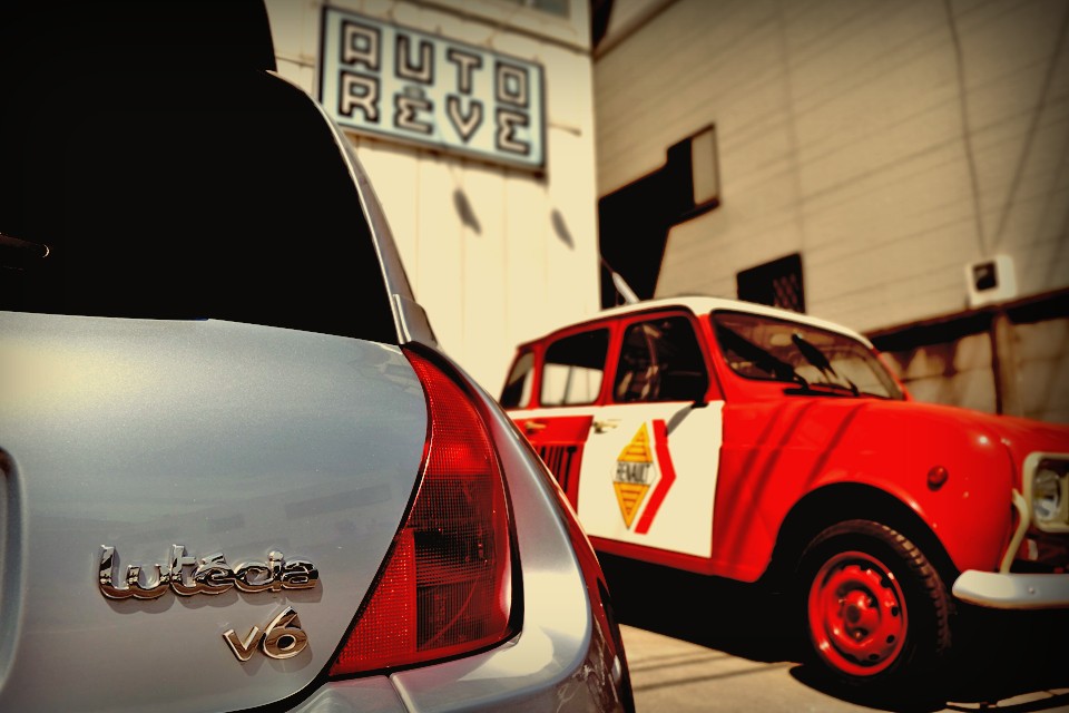 兎にも角にも、見た目も走りも、非日常感を求める方にはピッタリなわけで、ヘタなエナジードリンクよりも効果あるし、それでいてドライビングにストレスを感じる事もないくらい乗りやすいし・・・。