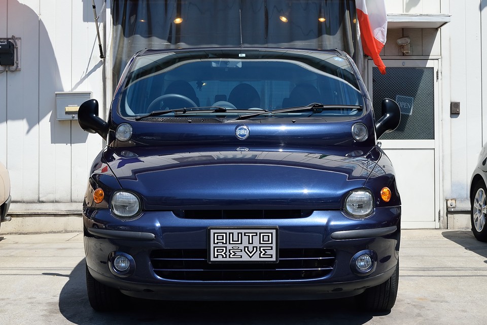 似たり寄ったりのクルマが多い中、これだけ個性があって、楽しいクルマって、それだけで素晴らしい存在だと思うのです！この顔見ると、そう思いません？