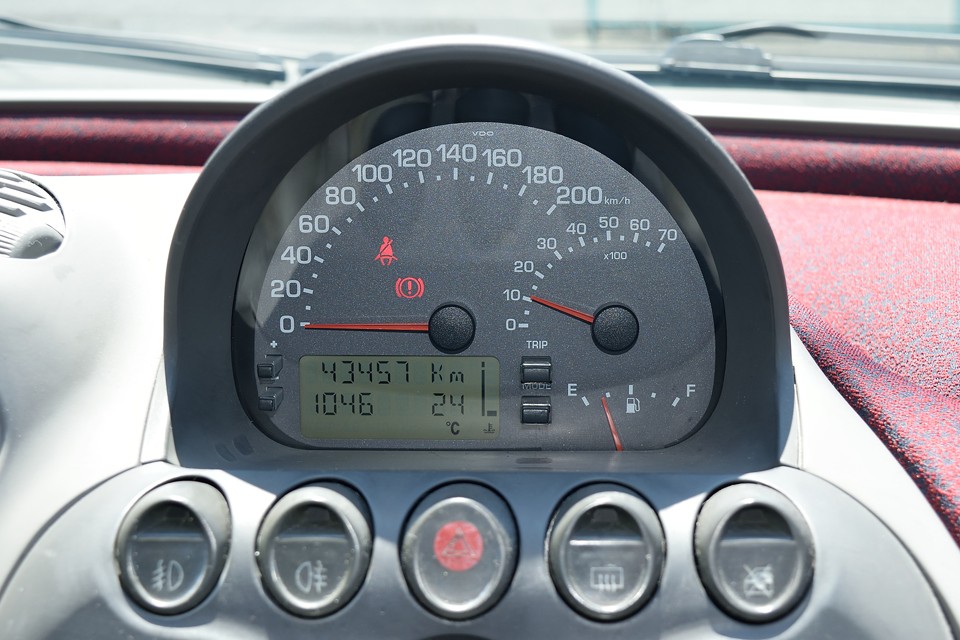 実走行4.4万km！MT車で走りも楽しいし、とっても乗りやすいクルマなので、結果、10万kmオーバーの個体も多い中、この走行距離の少ない個体は希少！それと、気になるタイミングベルトですが、ご成約いただきましたらウォーターポンプを含めた一式を交換させていただきますので、ご安心いただけると思います！