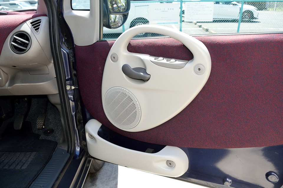 脱着して、粉をすべて削ぎ落として、研磨して、塗装しました～！キレイになったでしょ？